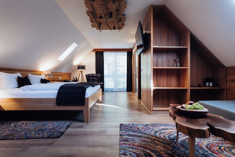 Luxury Studio Suite | In-room safe, free WiFi, bed sheets