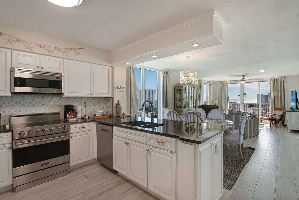 Condo, 3 Bedrooms | Private kitchen | Coffee/tea maker, fridge, oven, toaster