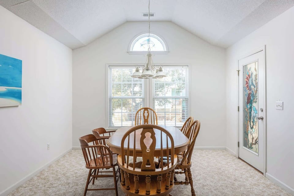 Bright and spacious dining area with natural light (seats 6 people)