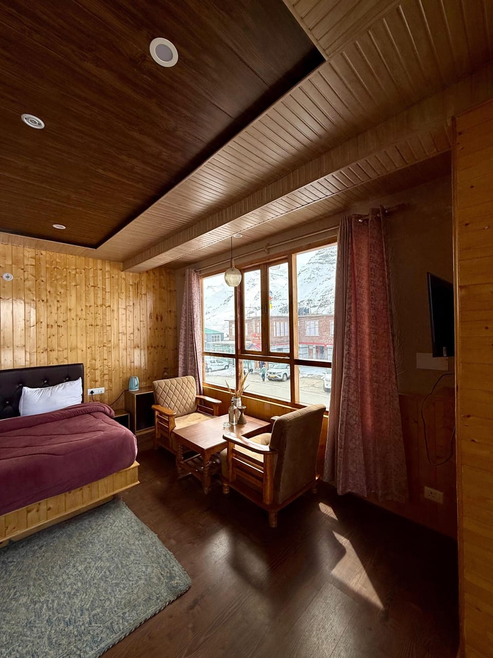 Premium Double Room, Mountain View | Individually decorated, laptop workspace, free WiFi, bed sheets