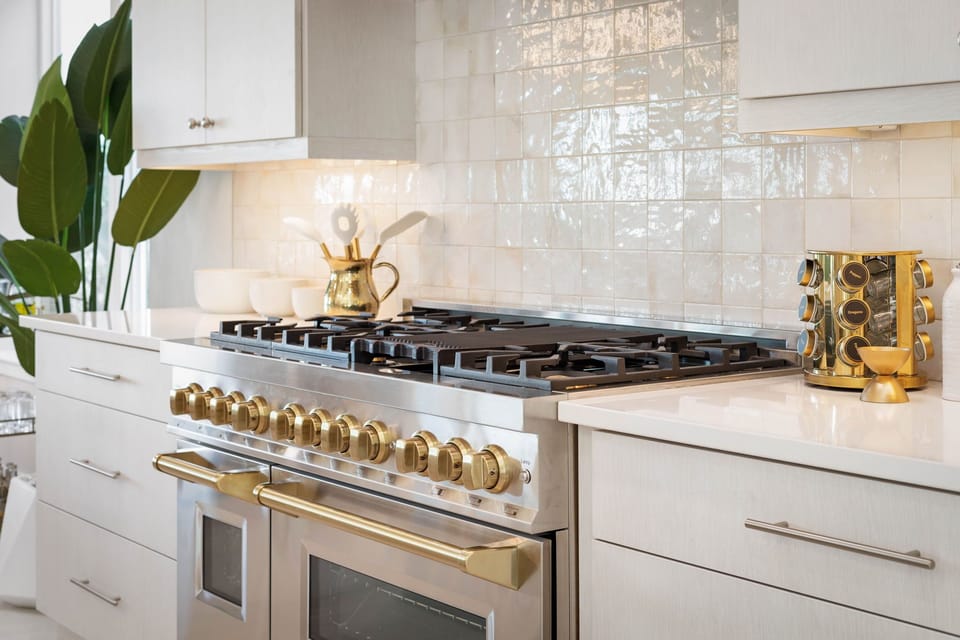 Gas stovetop that is ideal for whipping up a gourmet dinner.