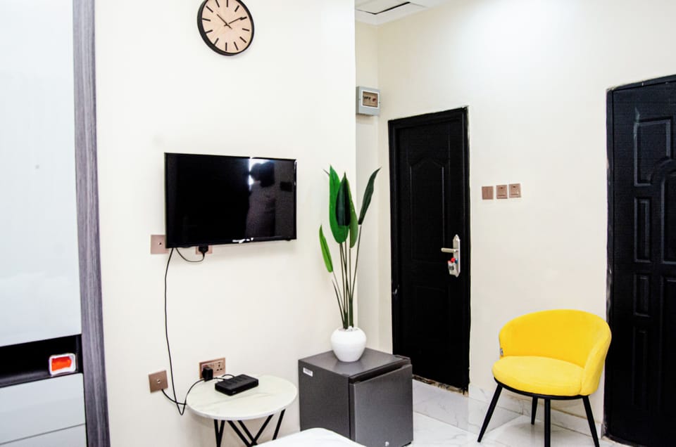 Studio, 1 Bedroom, Smoking | Living room