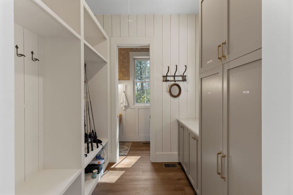 Entry/Half Bath