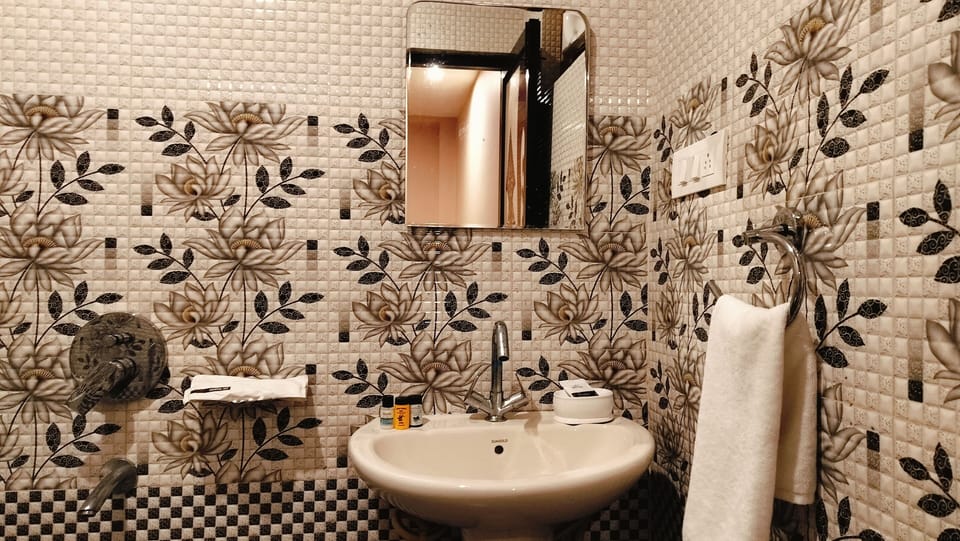 Standard Room, Hill View | Bathroom | Shower, free toiletries, slippers, bidet