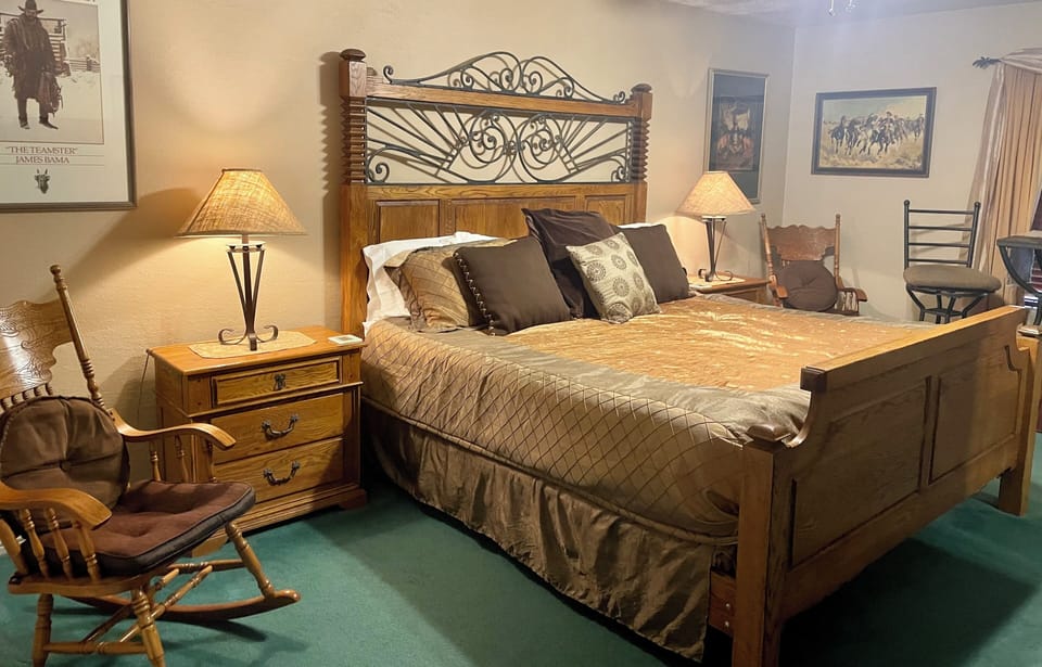 Romantic Room | Individually decorated, individually furnished, free WiFi, bed sheets
