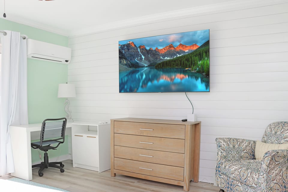 Bedroom 3 - Workspace and TV