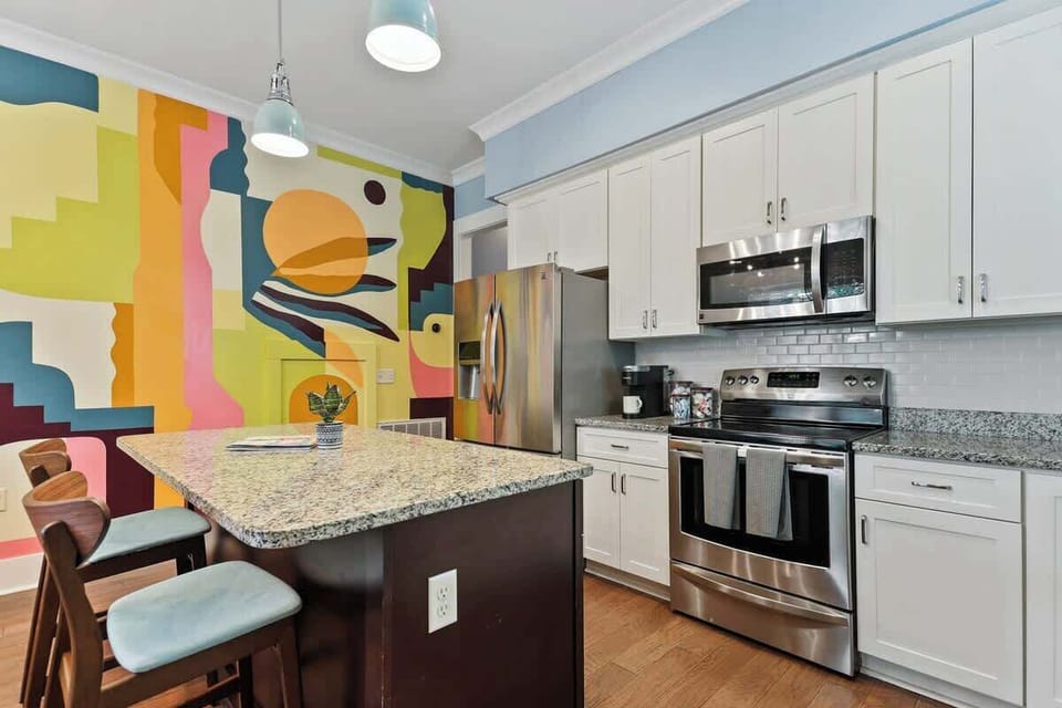 Art Lover's Retreat - Immerse yourself in an inspiring home encased with color and design in a city that celebrates artistic culture.