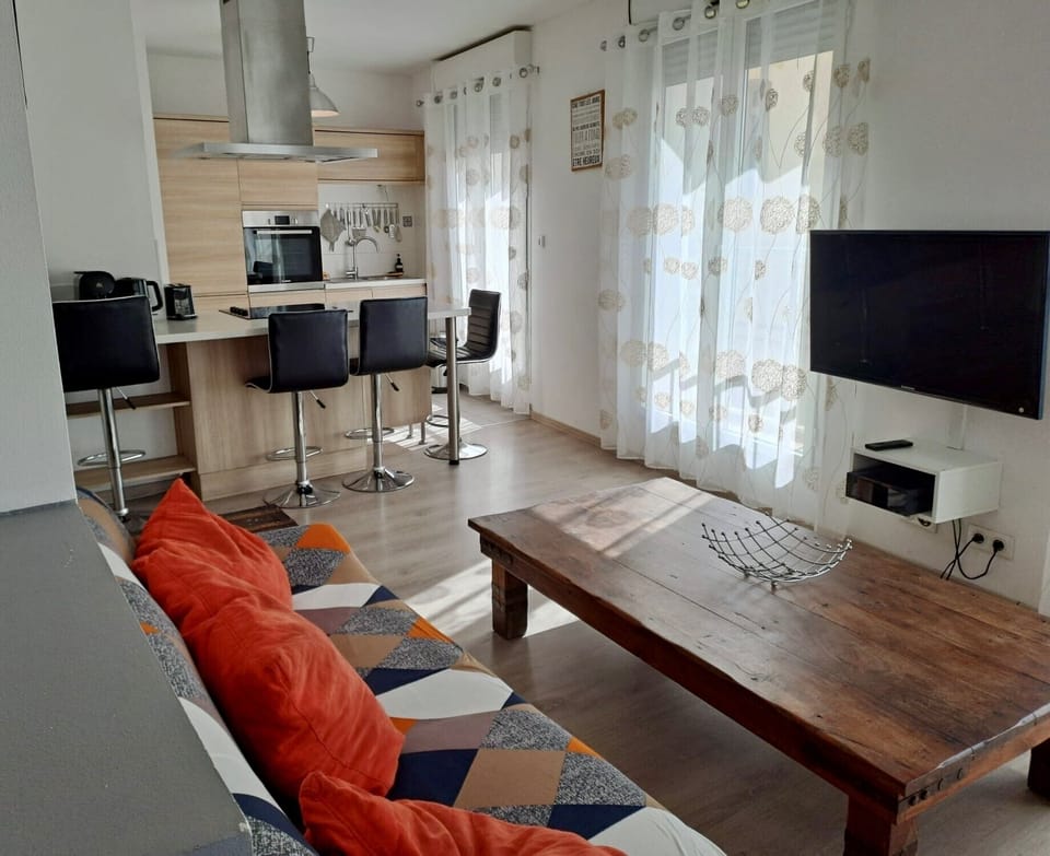living room, kitchen, TV