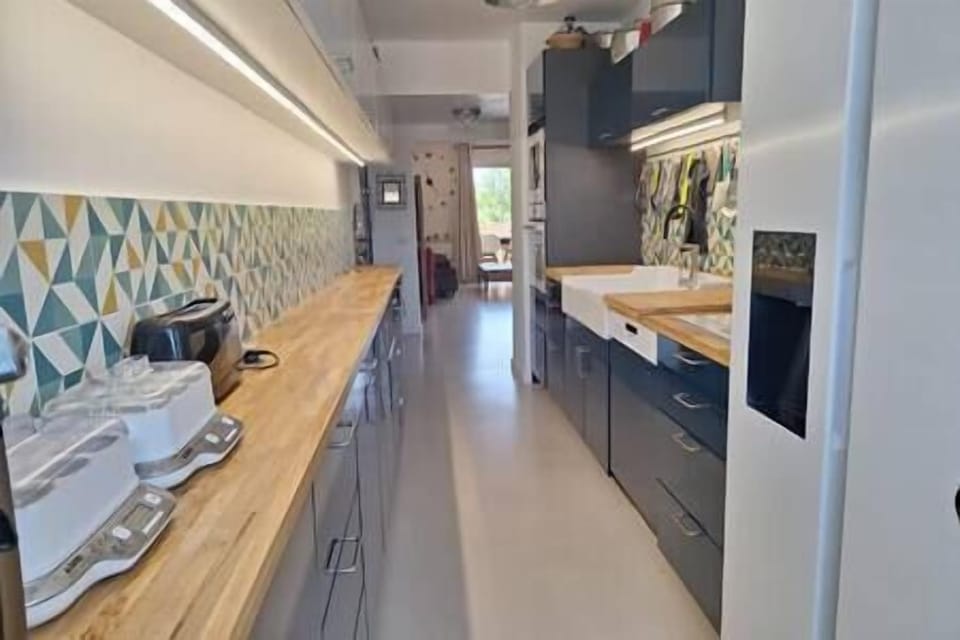 kitchen, oven, fridge (4)