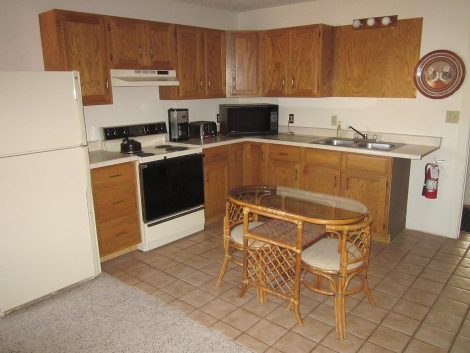 Oven, toaster oven, paper towels