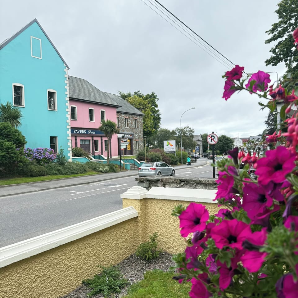 Killarney town centre wirh private parking 