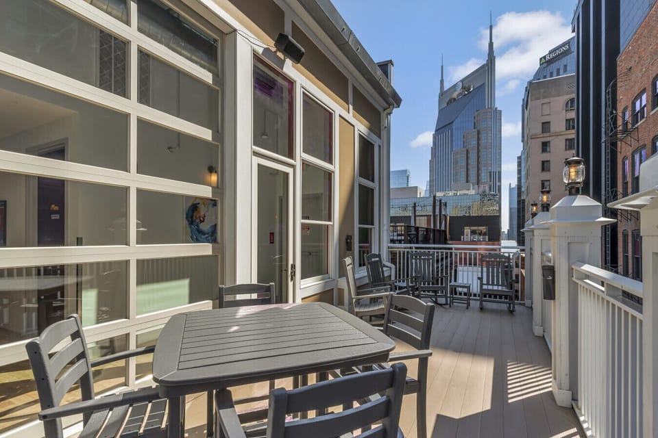 Guests staying in 602 will have access to communal balcony over Printers Aly!