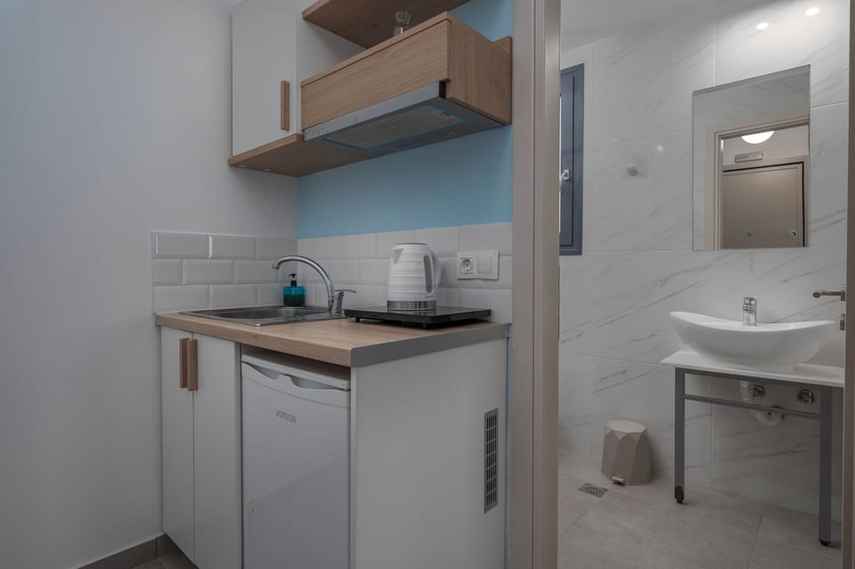 Duplex Suite | Private kitchen | Mini-fridge, stovetop, cookware/dishes/utensils