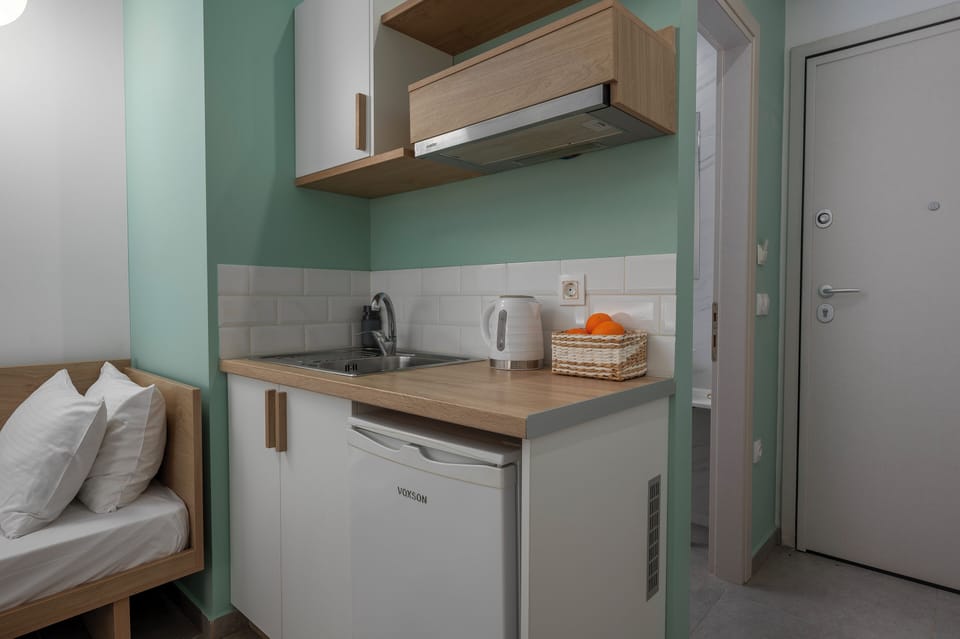 Comfort Room Ground Floor | Private kitchen | Mini-fridge, stovetop, cookware/dishes/utensils