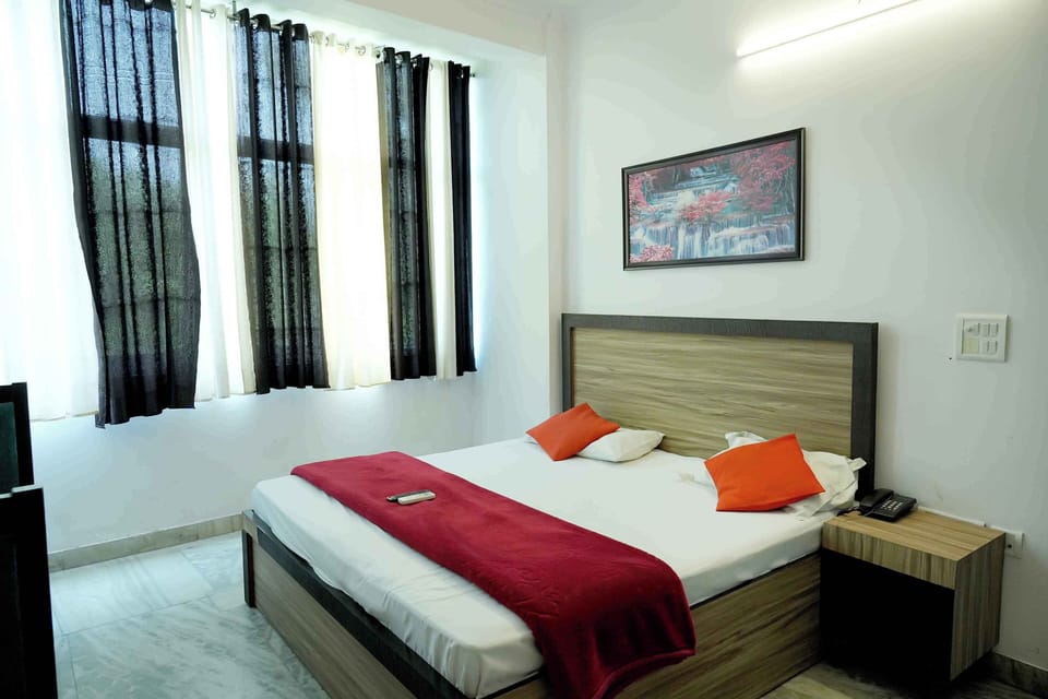Deluxe Room | In-room safe, soundproofing, free WiFi, bed sheets