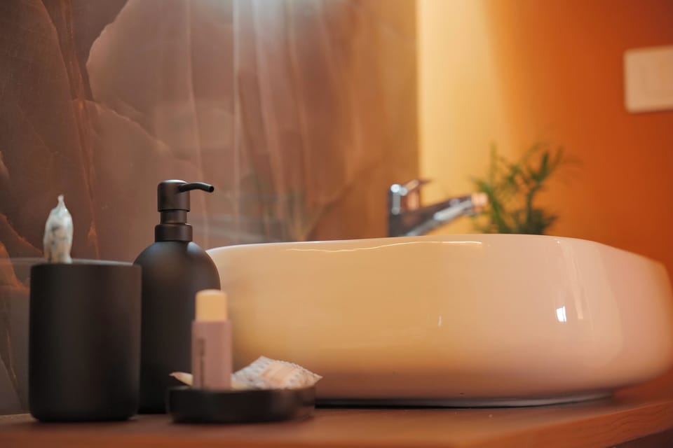 Deluxe Room, Balcony, City View | Bathroom | Shower, free toiletries, hair dryer, bathrobes