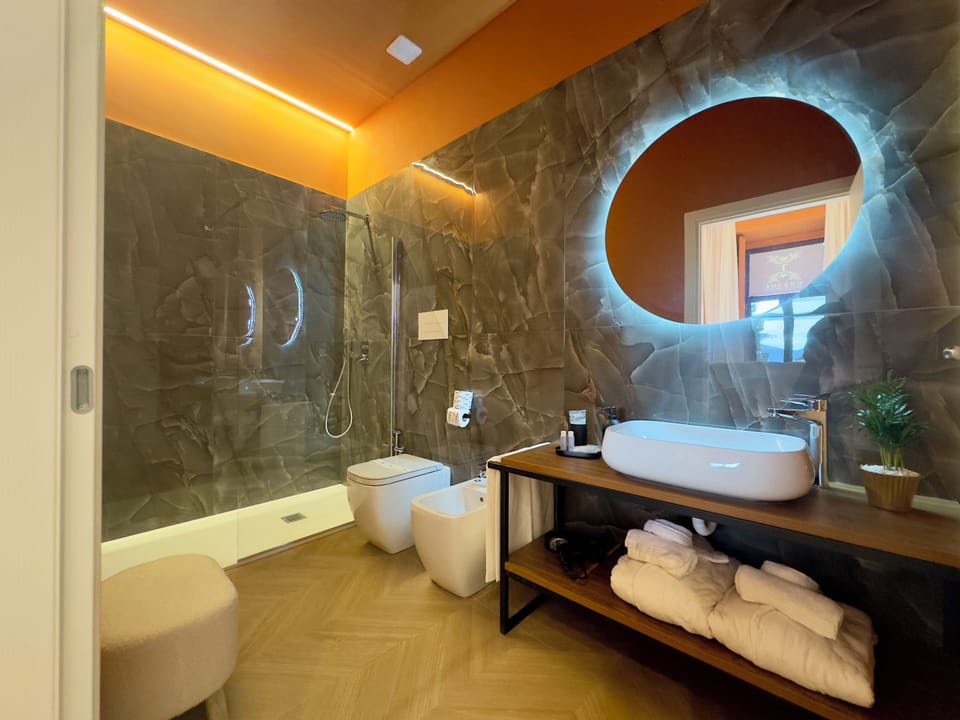 Deluxe Room, Balcony, City View | Bathroom | Shower, free toiletries, hair dryer, bathrobes