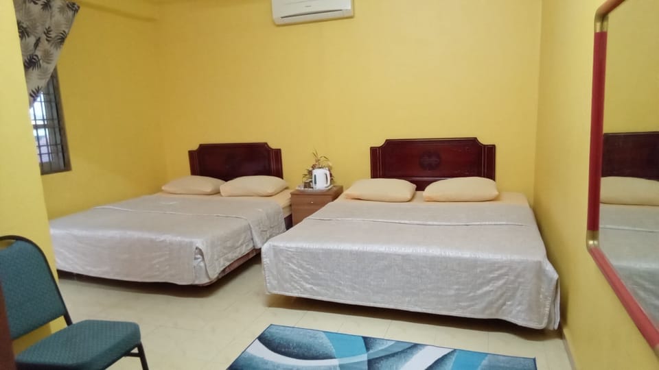 Quadruple Room | Desk, iron/ironing board