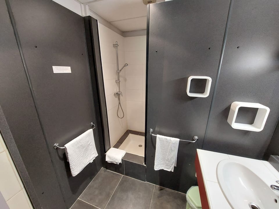 Classic Double Room, Garden View | Bathroom