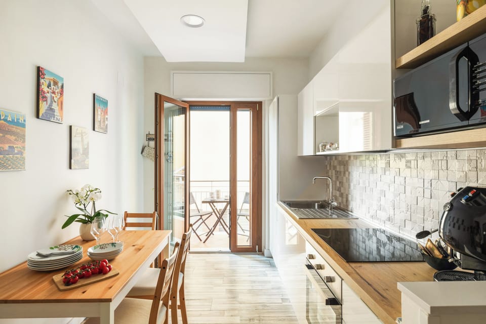 City Apartment, 2 Bedrooms, City View | Private kitchen | Fridge, microwave, oven, stovetop