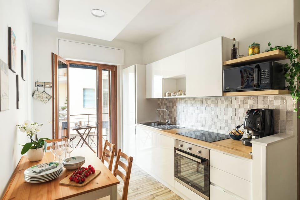 City Apartment, 2 Bedrooms, City View | Private kitchen | Fridge, microwave, oven, stovetop