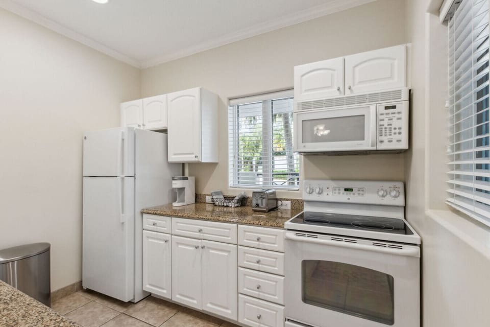 Fully equipped kitchen with full-size appliances, perfect for easy meals during your stay.