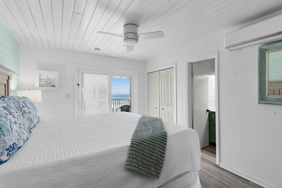 Guest Room 3 (Level 1): KING bed, Smart TV, Gulf Views, Gulf View Patio, Bathroom with Shower/Tub Combo (Sleeps 2)
