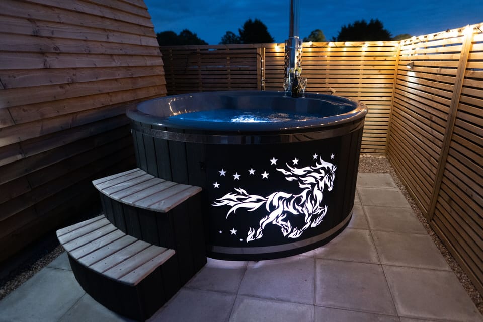 Hot Tub / whirlpool bath (Outdoor)