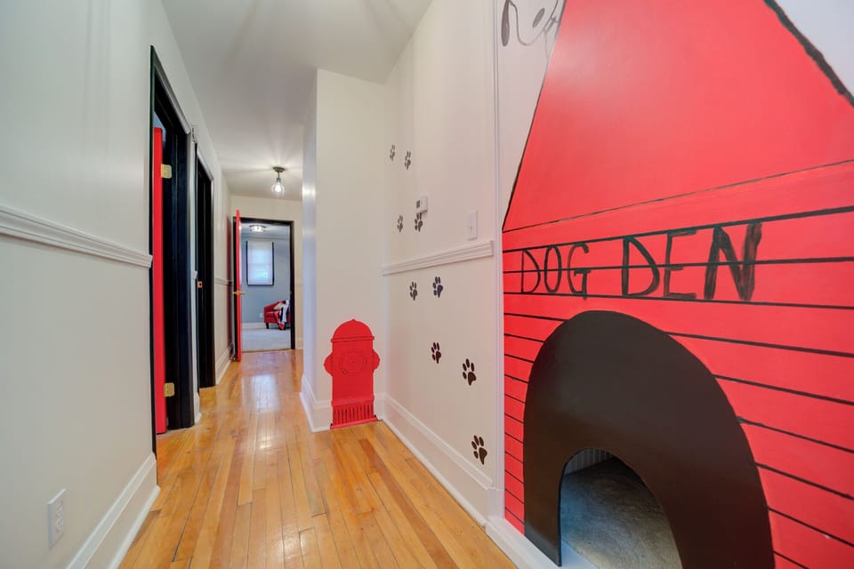 Hallway - Pet den with a pet bed