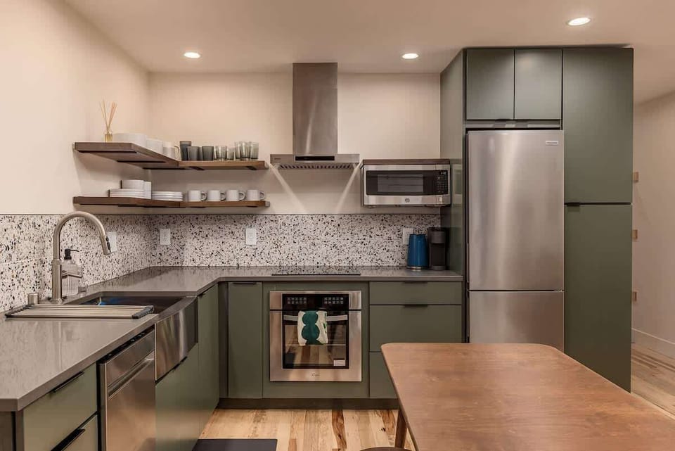 Fully stocked kitchen for all of your cooking needs!