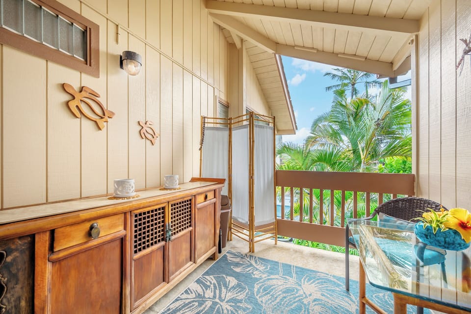 LARGE LANAI WITH VAULTED CEILINGS