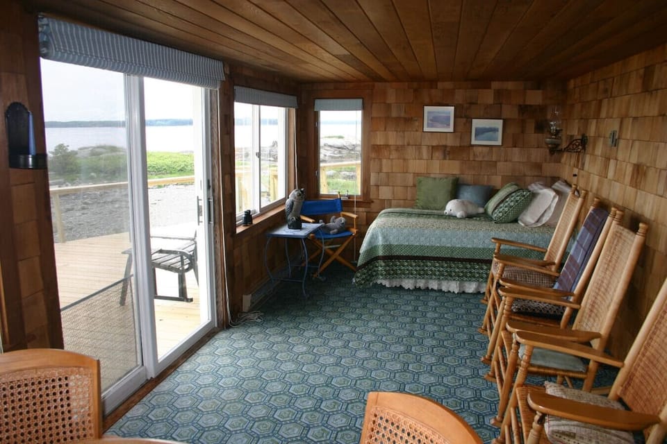 Sunroom area with twin bed.