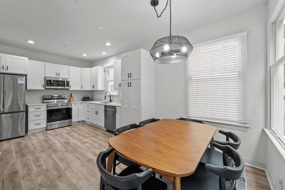 BB43: Walk on Water | Dining Area - Seating for 6, Deck Access