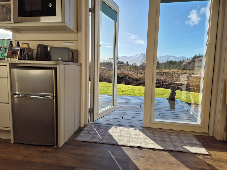 Cabin, 1 Bedroom | Living area | Books