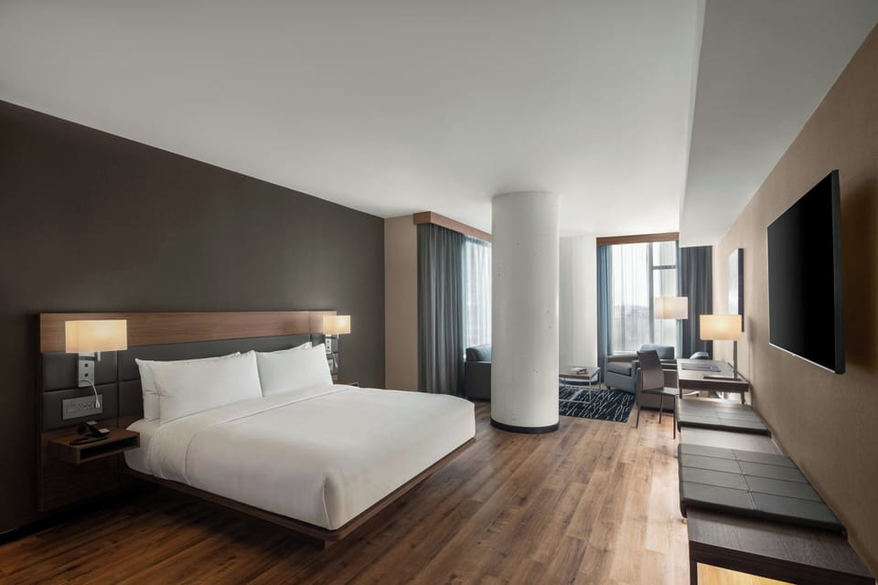Hypo-allergenic bedding, desk, soundproofing, free WiFi
