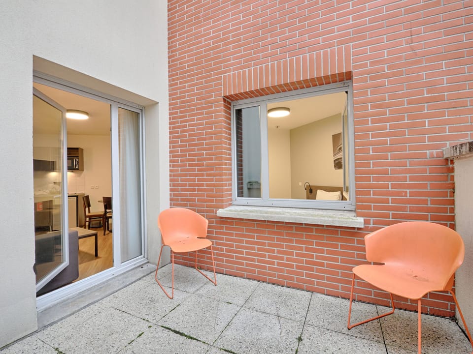 Private outdoor terrace with seating, a perfect spot for enjoying the peaceful surroundings near the Marne River.