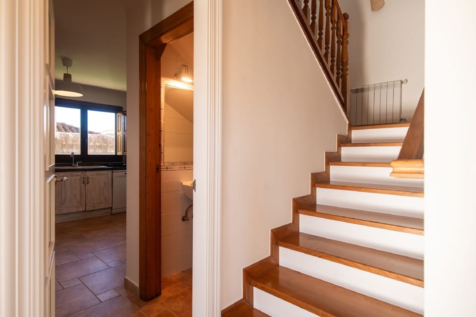 Kitchen or kitchenette,Living room,Floor plan,Bath