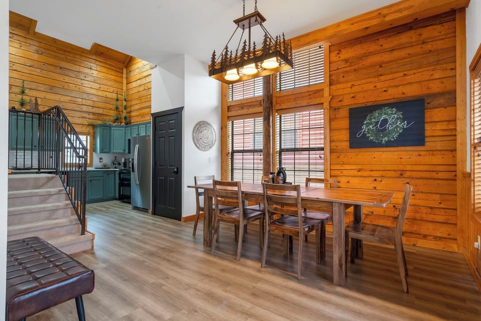 Dining Area, Deck Access