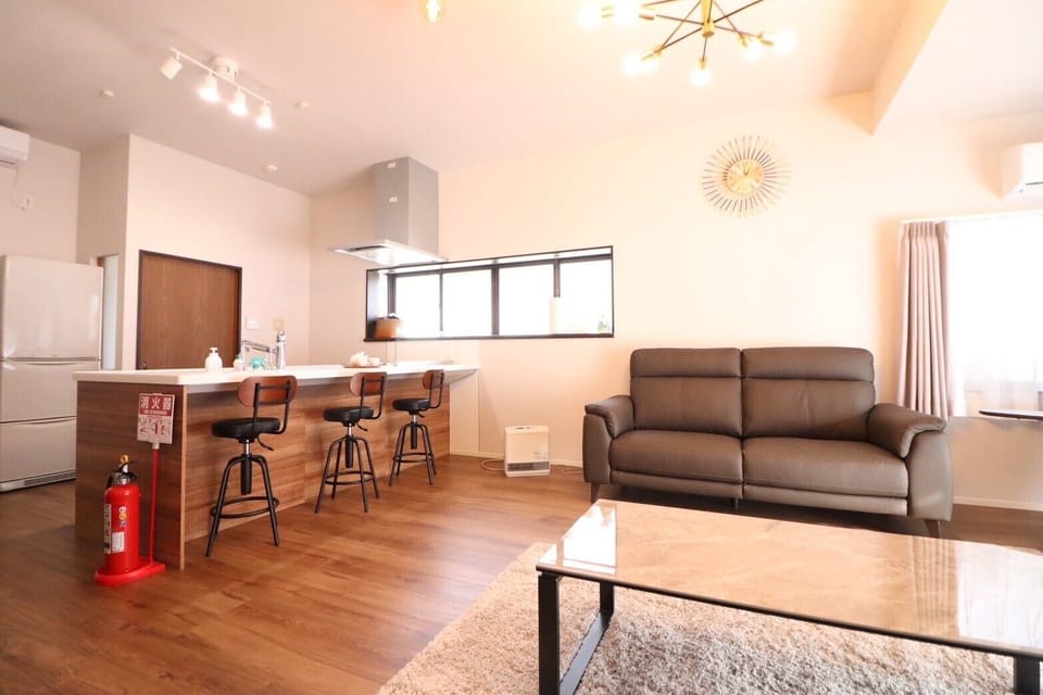 Basic House, Patio | Living area