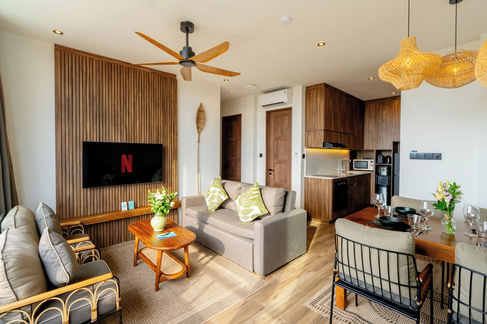 Apartment, 2 Bedrooms | Living area | 32-inch TV with digital channels