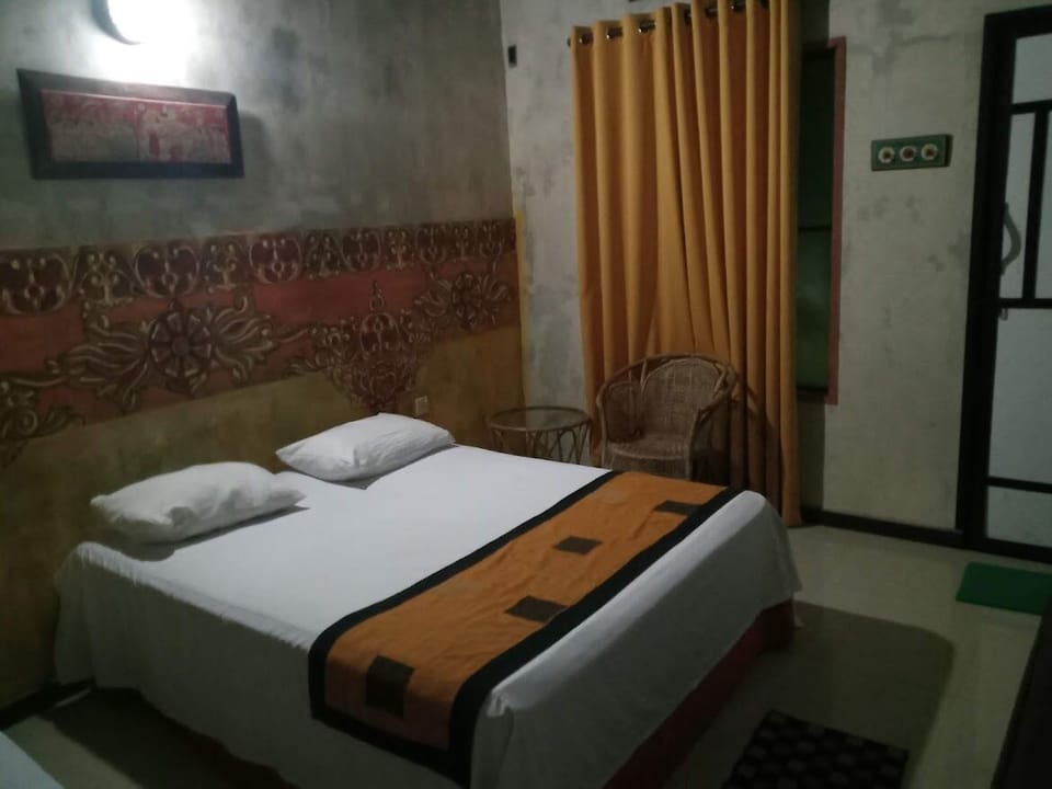 Comfort Double or Twin Room, Patio, Garden View | Hypo-allergenic bedding available, iron/ironing board (on request)