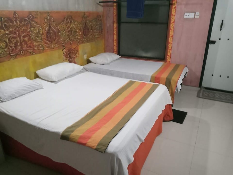 Comfort Double or Twin Room, Patio, Garden View | Hypo-allergenic bedding available, iron/ironing board (on request)