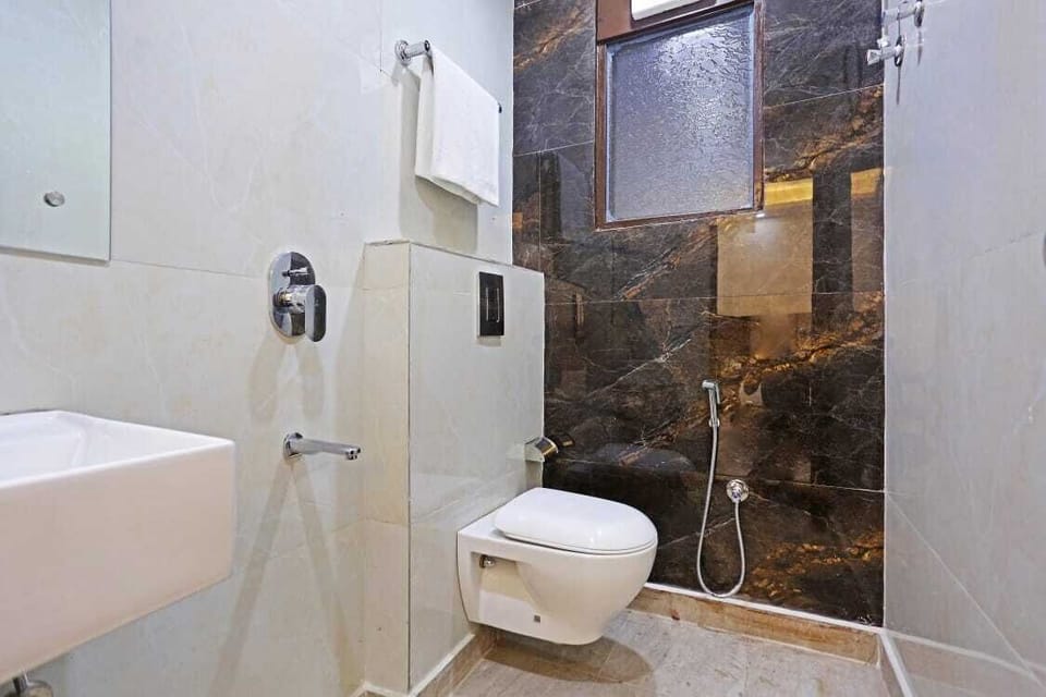 Slippers, bidet