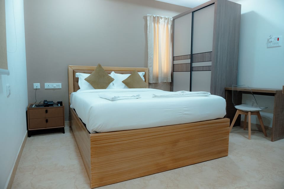 In-room safe, desk, laptop workspace, free WiFi