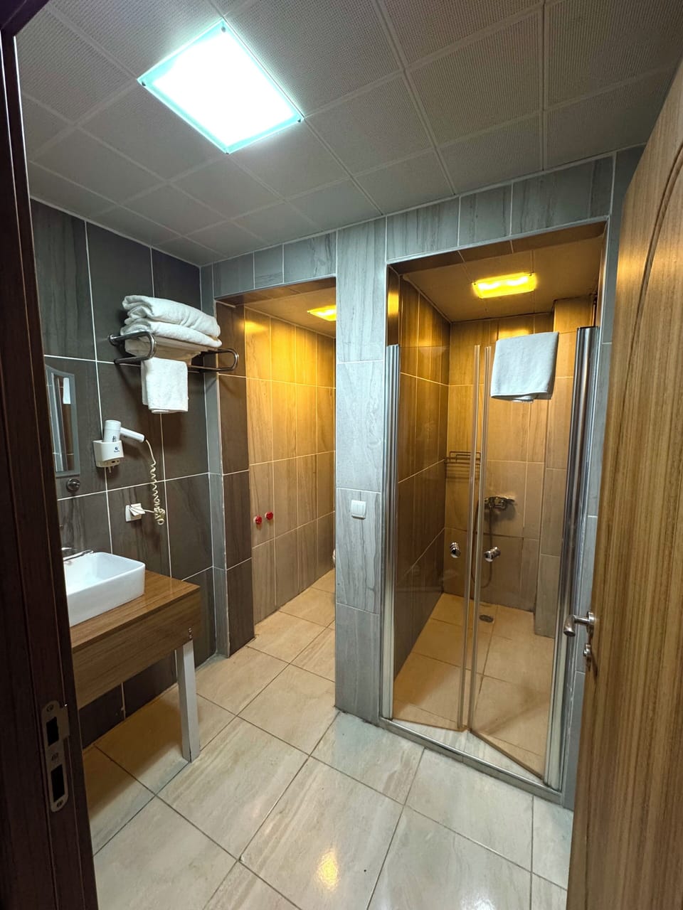 Classic Double Room, Balcony, City View | Bathroom
