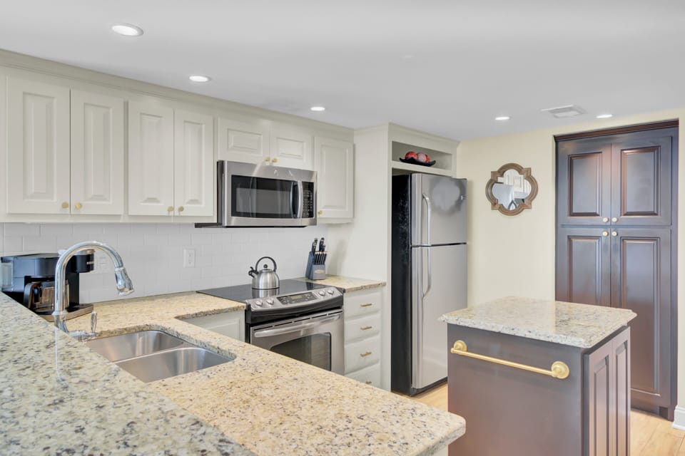 Fully equipped kitchen.
