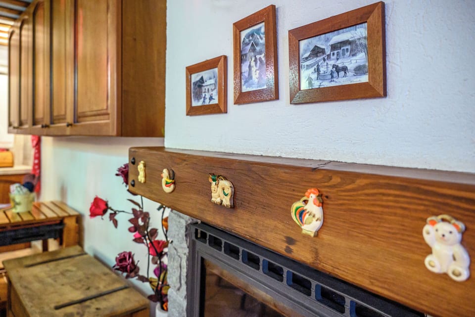 Apartment, Patio, Mountain View | Living area | 30-inch flat-screen TV with digital channels, fireplace