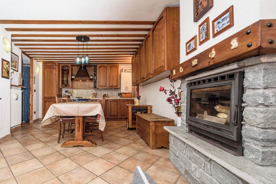 Apartment, Patio, Mountain View | Living area | 30-inch flat-screen TV with digital channels, fireplace