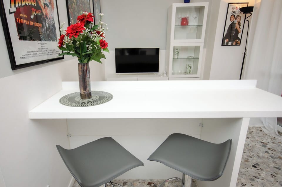Apartment, City View | Living area