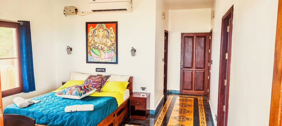 Room, 2 Bedrooms, Smoking, Balcony | 3 bedrooms